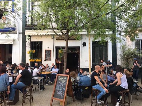 bar gay en sevilla|5 Pubs de ambiente gay en Sevilla